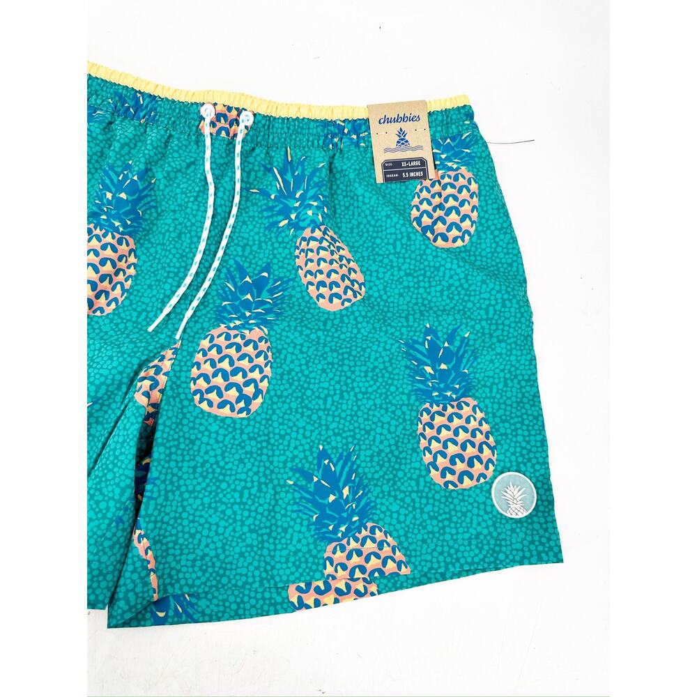 Chubbies Men's Classic 5.5" Swim Trunks in The Green Runways Pineapple Size XXL